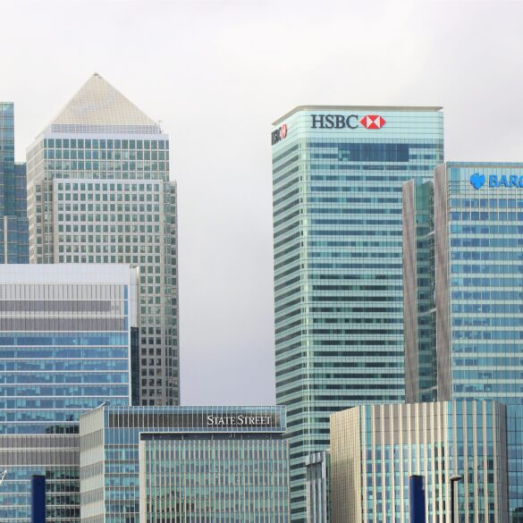 Photo of banks in Canary Wharf, London. Image includes the UK headquarters of HSBC, Barclays, Citi, and State Street, among others